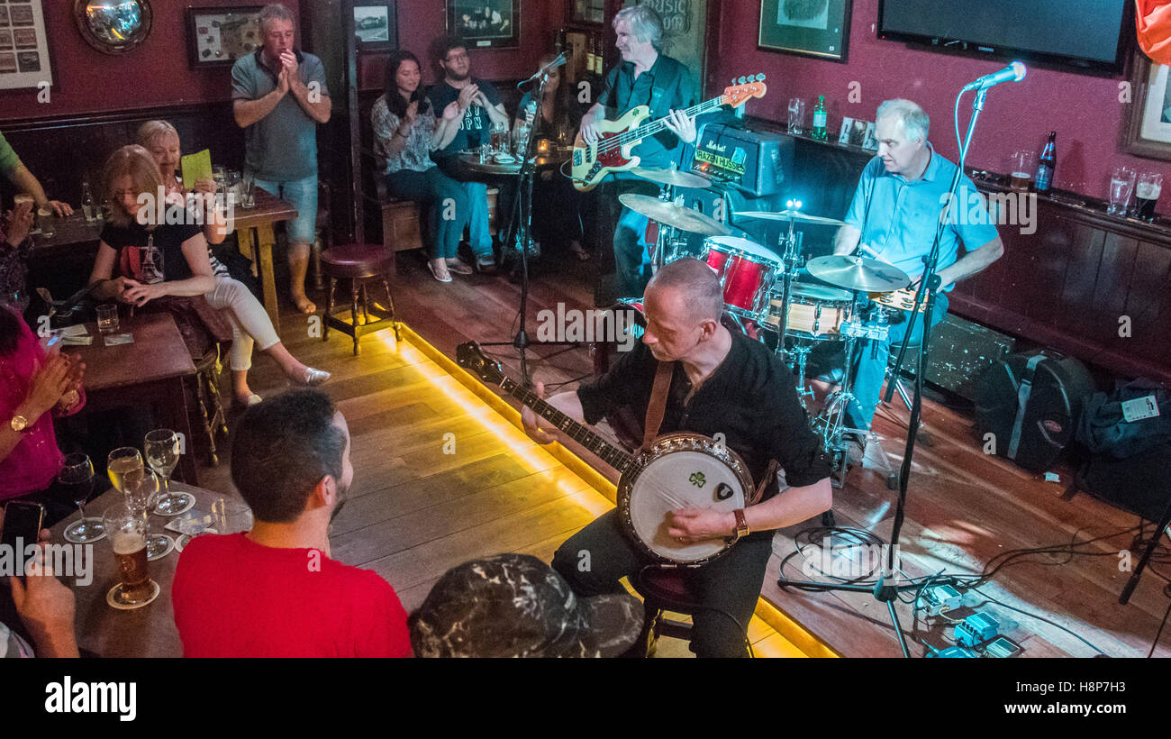 Live music in an Irish pub