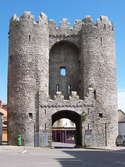 St Laurence's Gate in Drogheda — medieval barbican