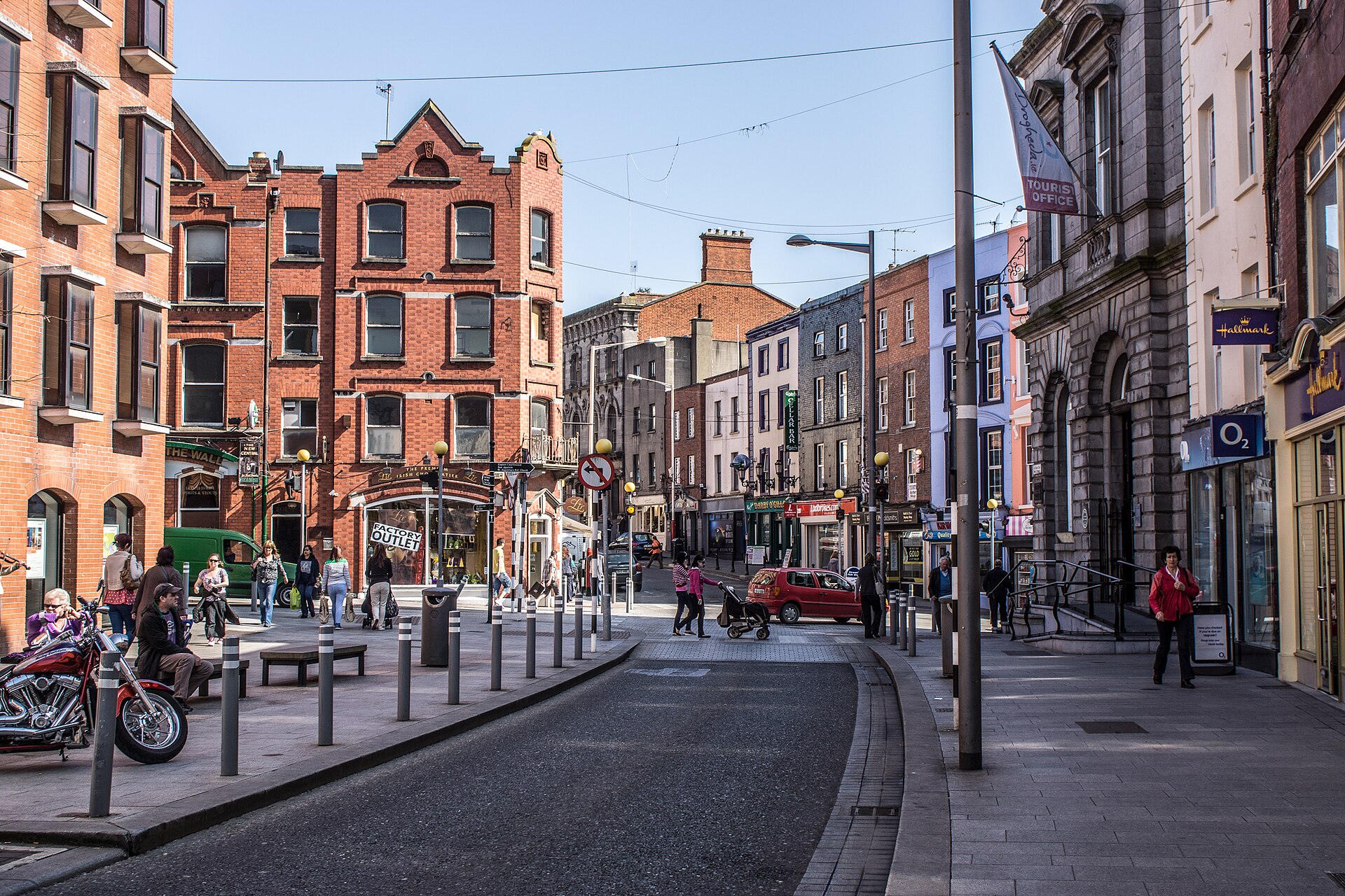 West Street, Drogheda — pedestrian zone with Georgian shopfronts